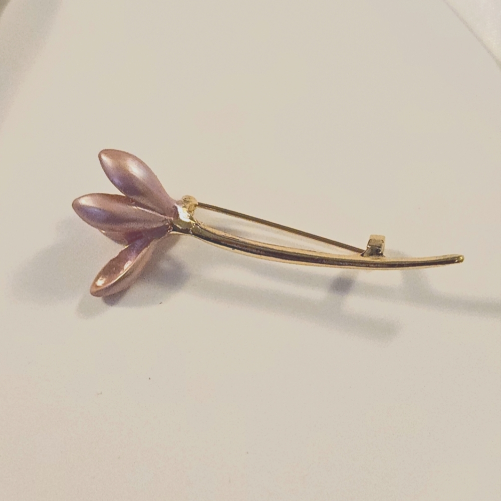 Elegant Pink Flower Brooch